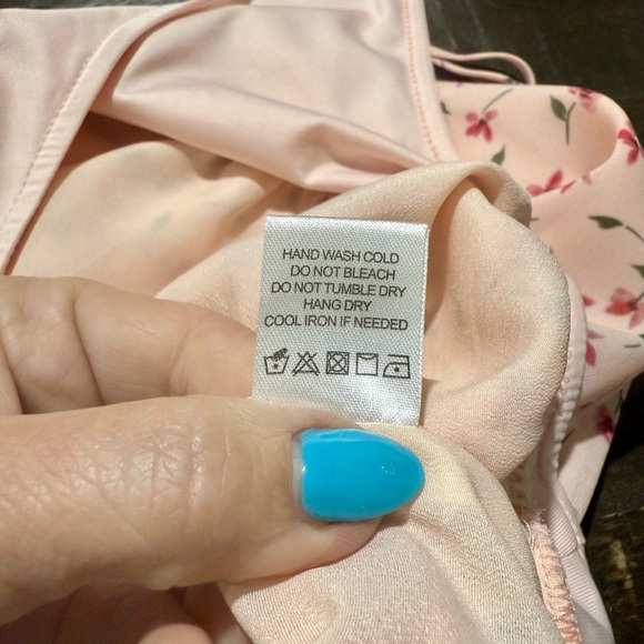 WORN ONCE L’Academie LA Revolve Pink Floral Surplice Bodysuit Sz Medium - Picture 13 of 13